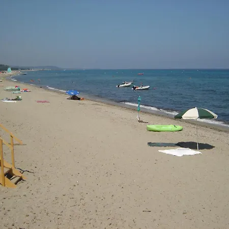 Graziosa In Con Piscina A 100 M Dalla شقة *