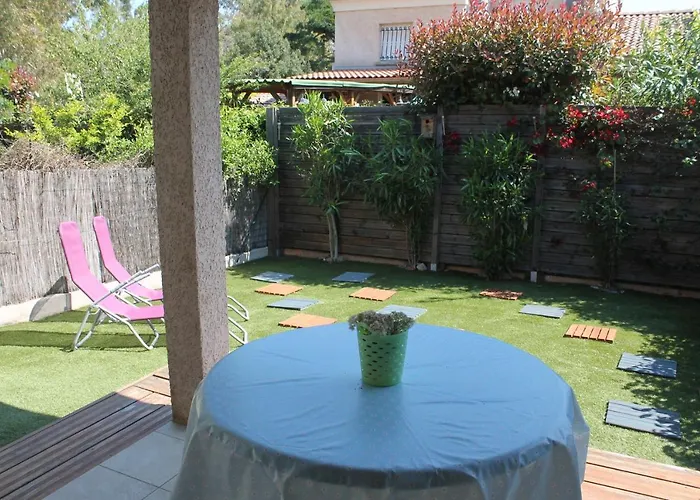 Graziosa In Con Piscina A 100 M Dalla Червионе