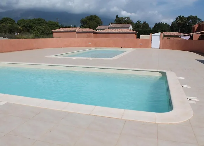 Graziosa In Con Piscina A 100 M Dalla