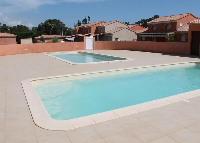 Graziosa In Con Piscina A 100 M Dalla *